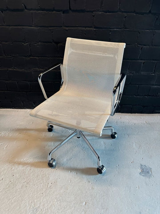 Alu Chair EA 117 Netz Weiß