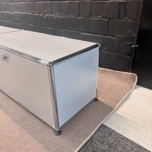 USM Haller Sideboard, Mattsilber, 3 Klappen