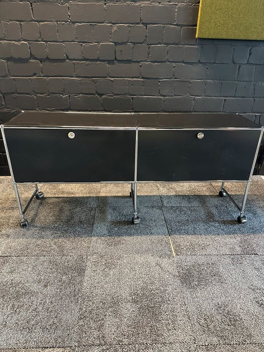 Sideboard Schwarz auf Rollen