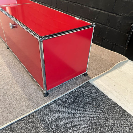 USM Haller Sideboard / Lowboard, Rot, Designklassiker