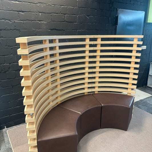 Große Design-Lounge-Sitzbank / Polsterbank mit Holz-Rückwand