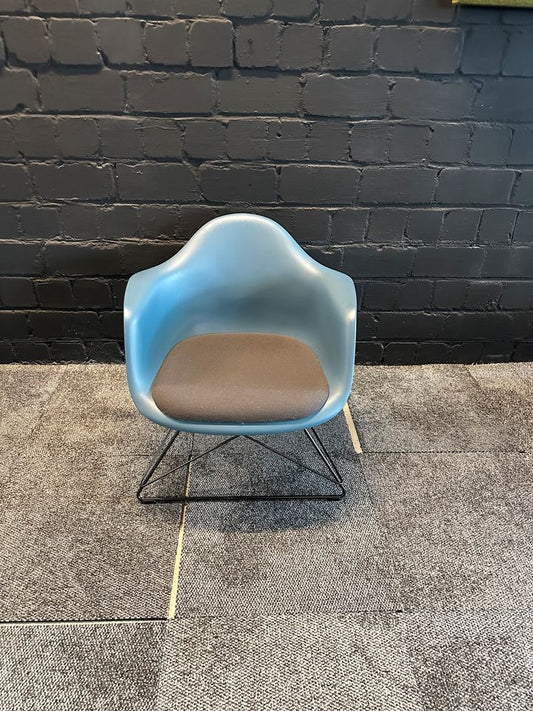 Eames Plastic Armchair LAR