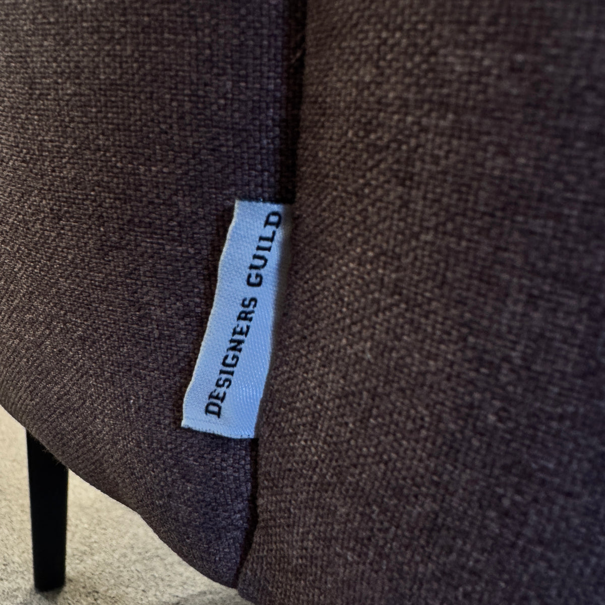 Designer Guild Designers Guild Ampara Samt 2-Sitzer Sofa