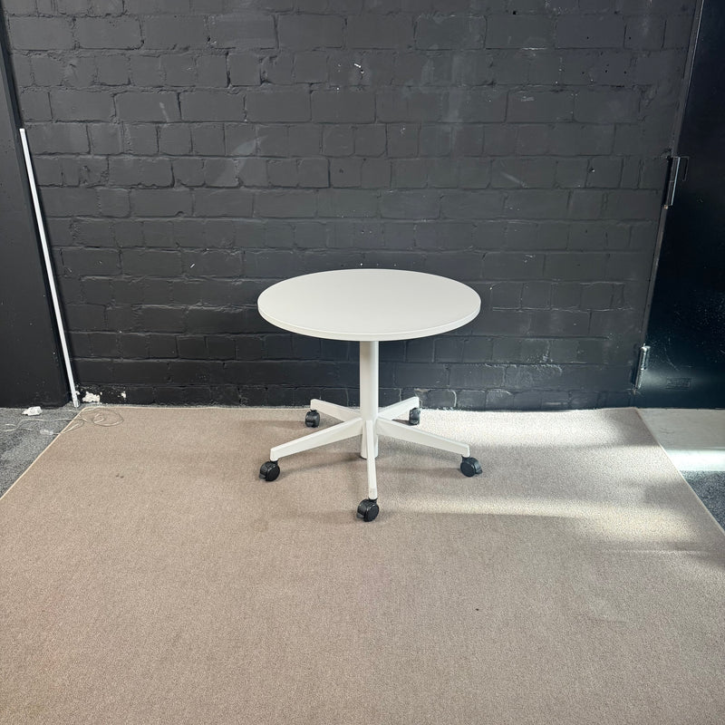 Steelcase höhenverstellbarer Stehtisch / Besprechungstisch – Ø 80 cm – Weiß – Rollbar