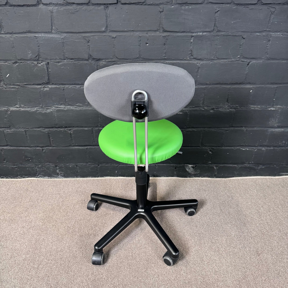 Leitner Ergomöbel Twist Ergonomischer Arbeitshocker grün/grau/schwarz
