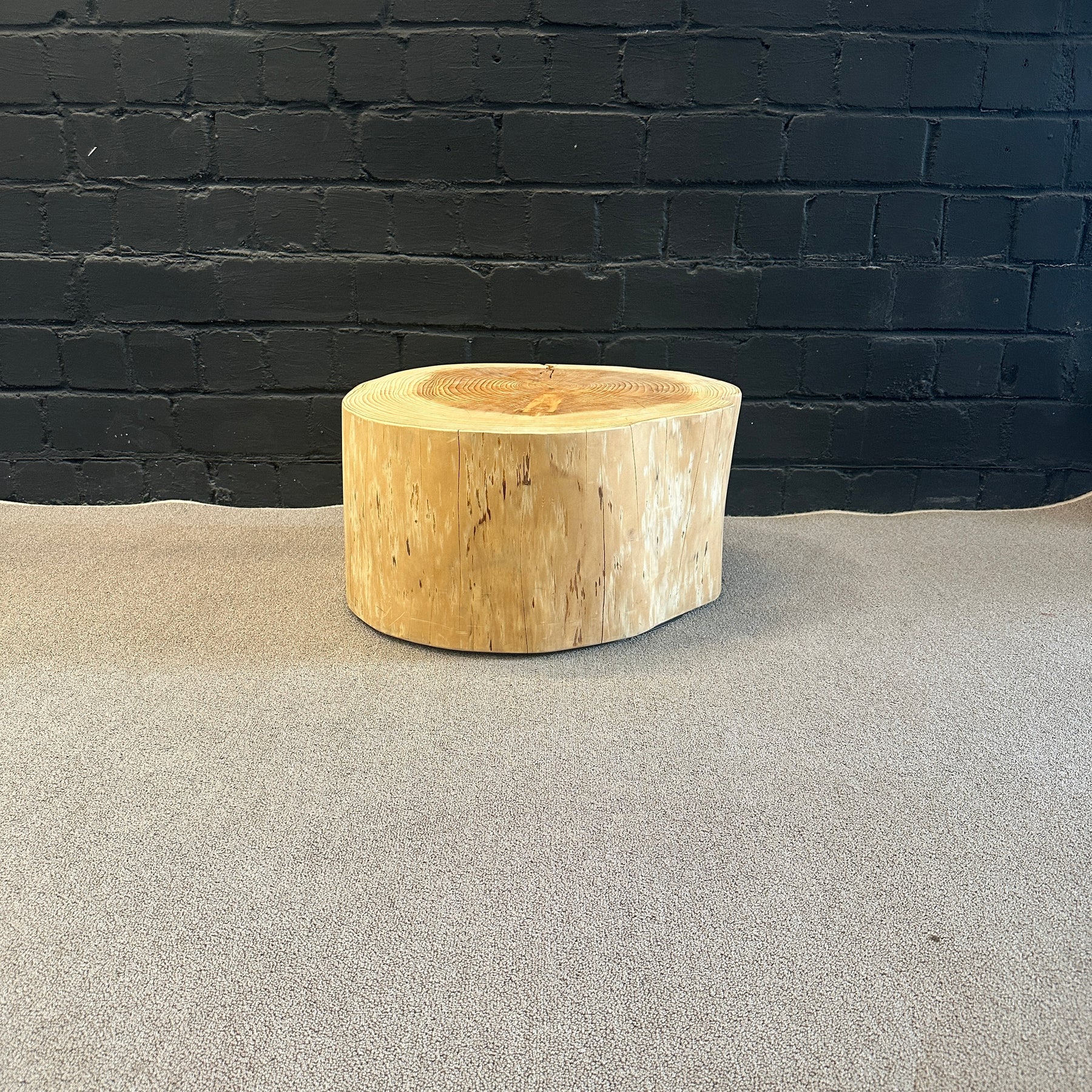 Designer-Hocker / Beistelltisch aus massivem Baumstamm - Made in Italy