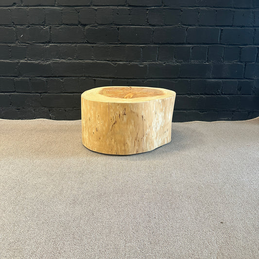 Designer-Hocker / Beistelltisch aus massivem Baumstamm - Made in Italy