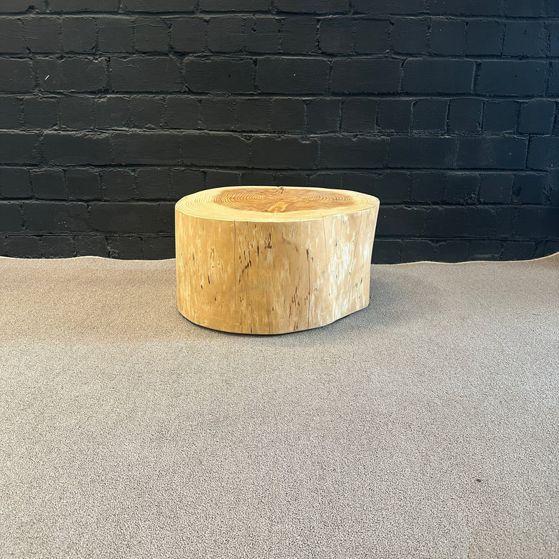 Designer-Hocker / Beistelltisch aus massivem Baumstamm - Made in Italy