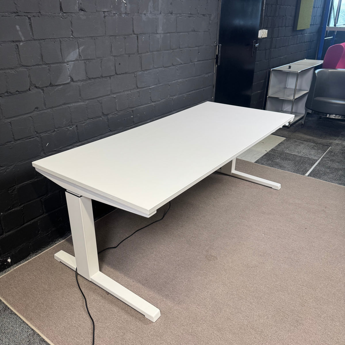 Steelcase elektrisch höhenverstellbarer Schreibtisch 180 x 80 cm – Weiß