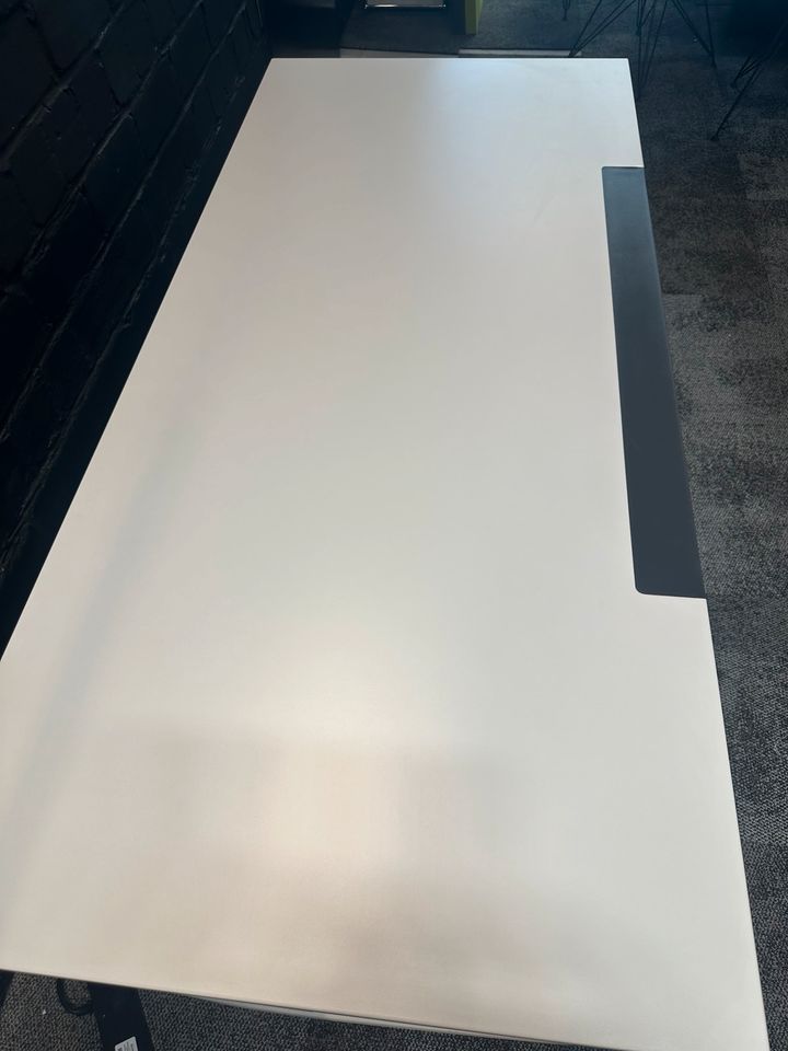 Ology E-Schreibtisch, 180×80 cm, Weiß