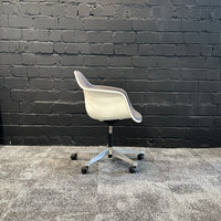 Vitra Eames Plastic Armchair PACC gebraucht - Ansicht 3