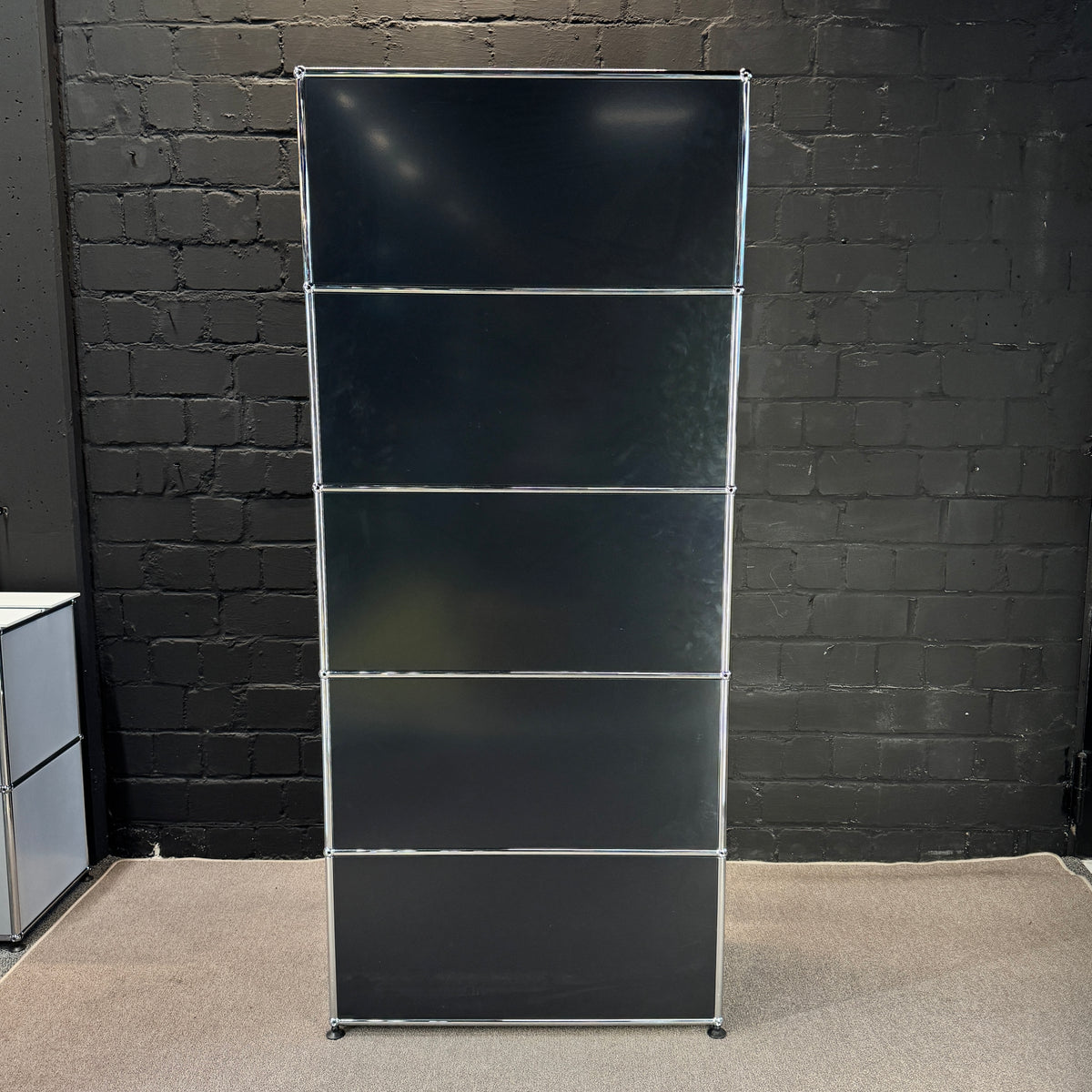 USM Haller Regal Graphitschwarz, 5 Raster + 3 Klappen, 75 × 179 cm