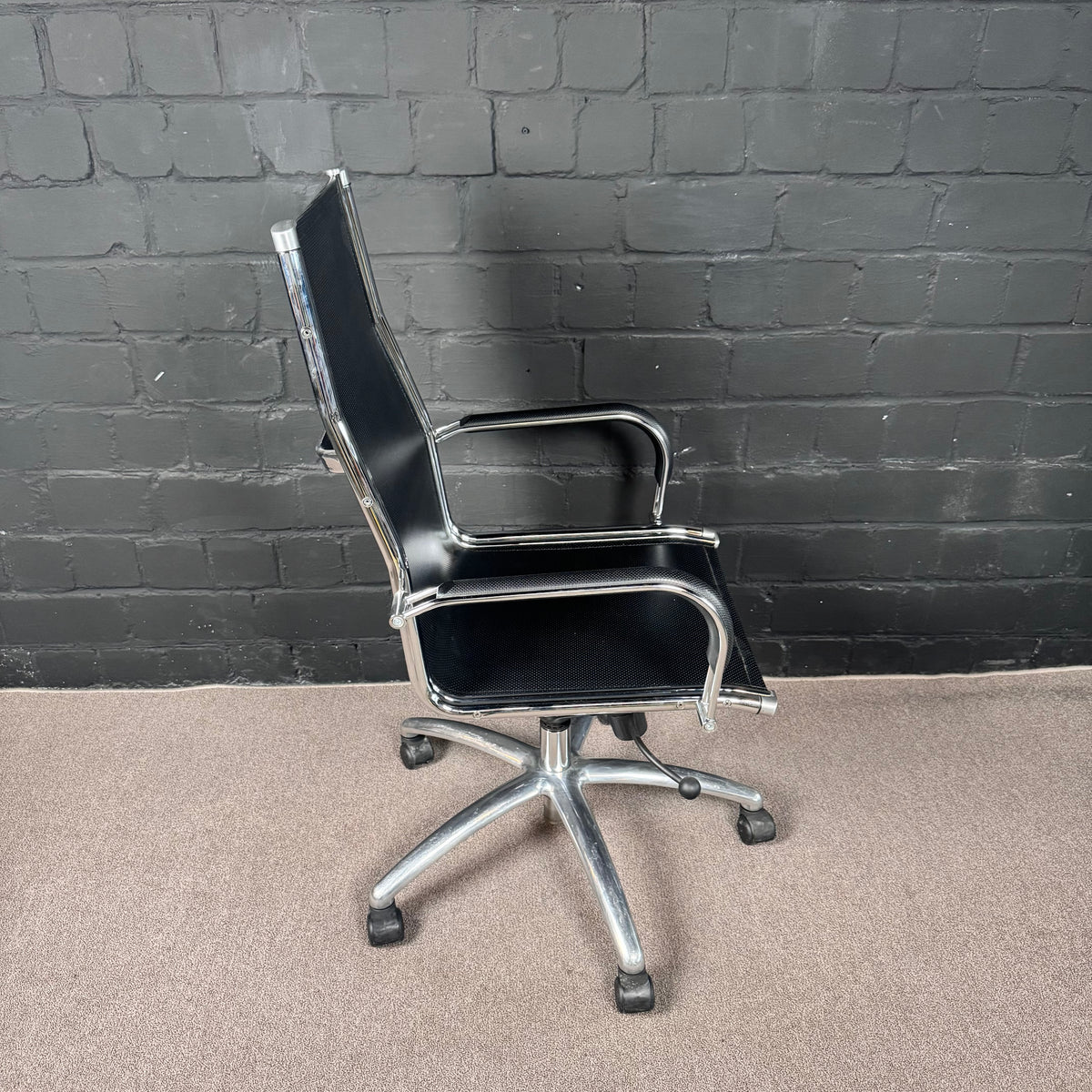 SitLand Of Course / Body Executive Drehstuhl