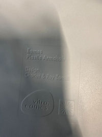 Eames Plastic Armchair DAR mit orangem Sitzkissen