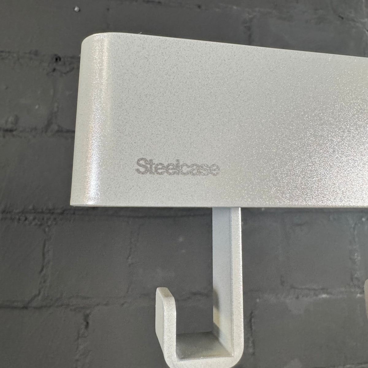 Steelcase Garderobenständer auf Rollen – mobile Büro-Garderobe mit 6 Haken – Weiß