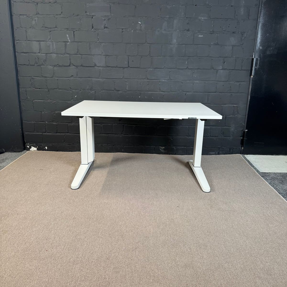 Steelcase Ology – Elektrisch höhenverstellbarer Schreibtisch | 120 × 80 cm | Weiß