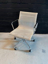 Alu Chair EA 117 Netz Weiß