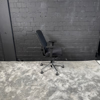 Viasit Scope Bürostuhl – Drehstuhl mit Armlehnen – Schwarz – Alu-Fußkreuz