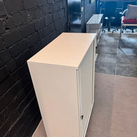 Kinnarps Sideboard 3 OH Weiß mit Rollladentür