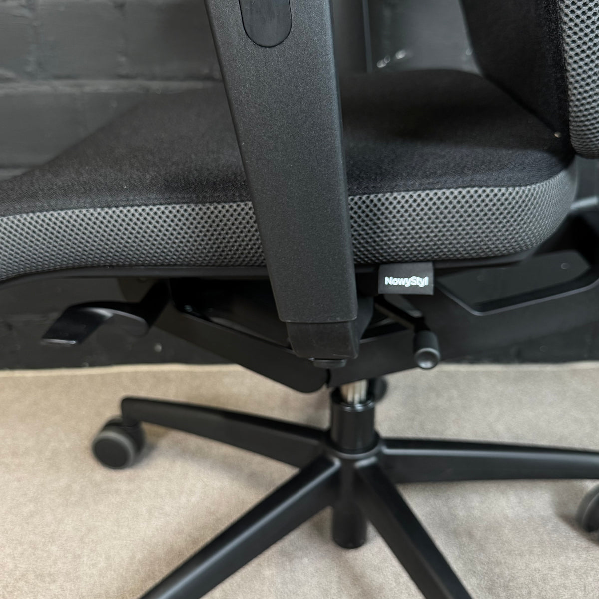 Nowy Styl GLOBEline Swivel Chair HB UPH/P
