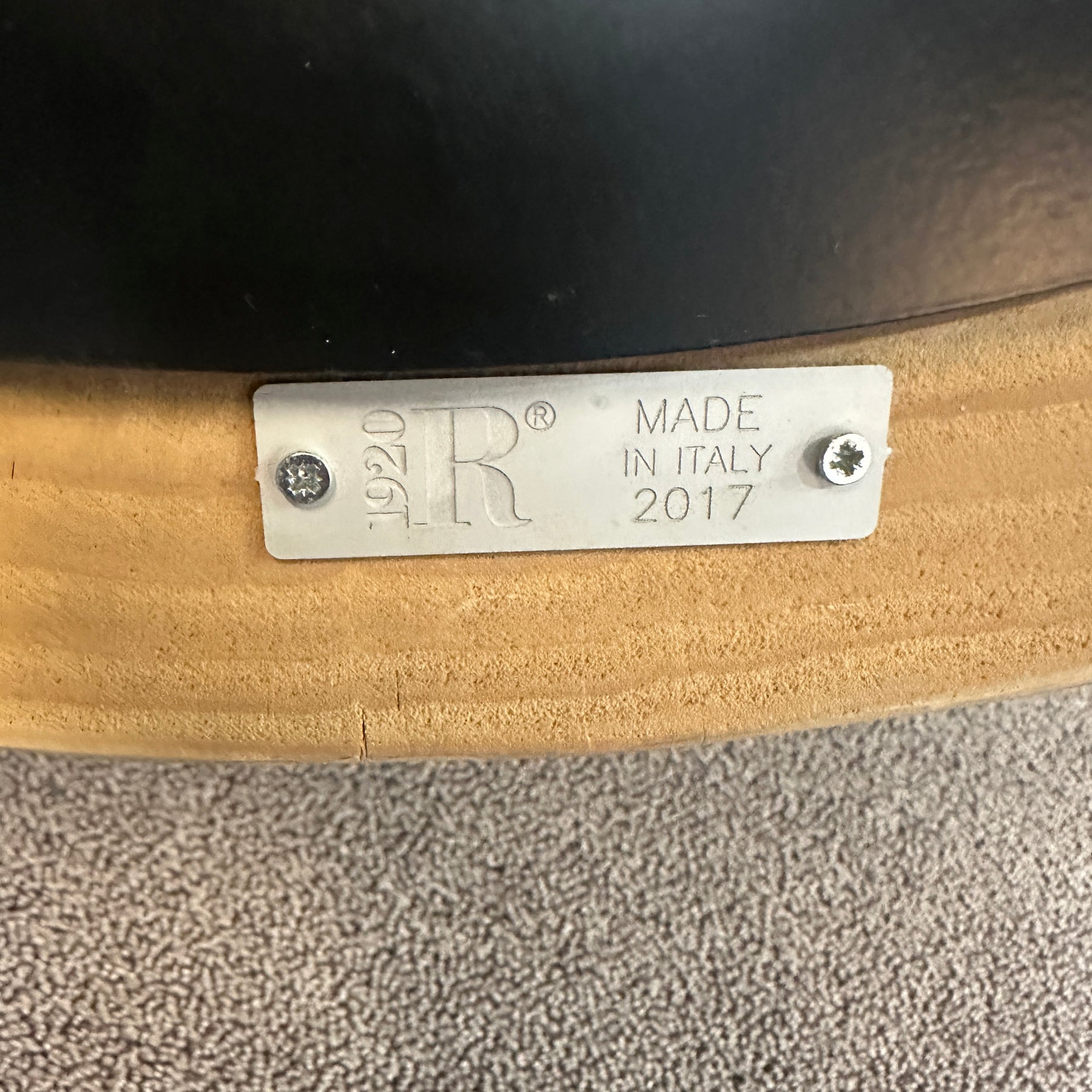 Designer-Hocker / Beistelltisch aus massivem Baumstamm - Made in Italy