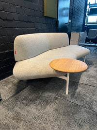 Openest Feather Sofa mit drehbarem Tisch