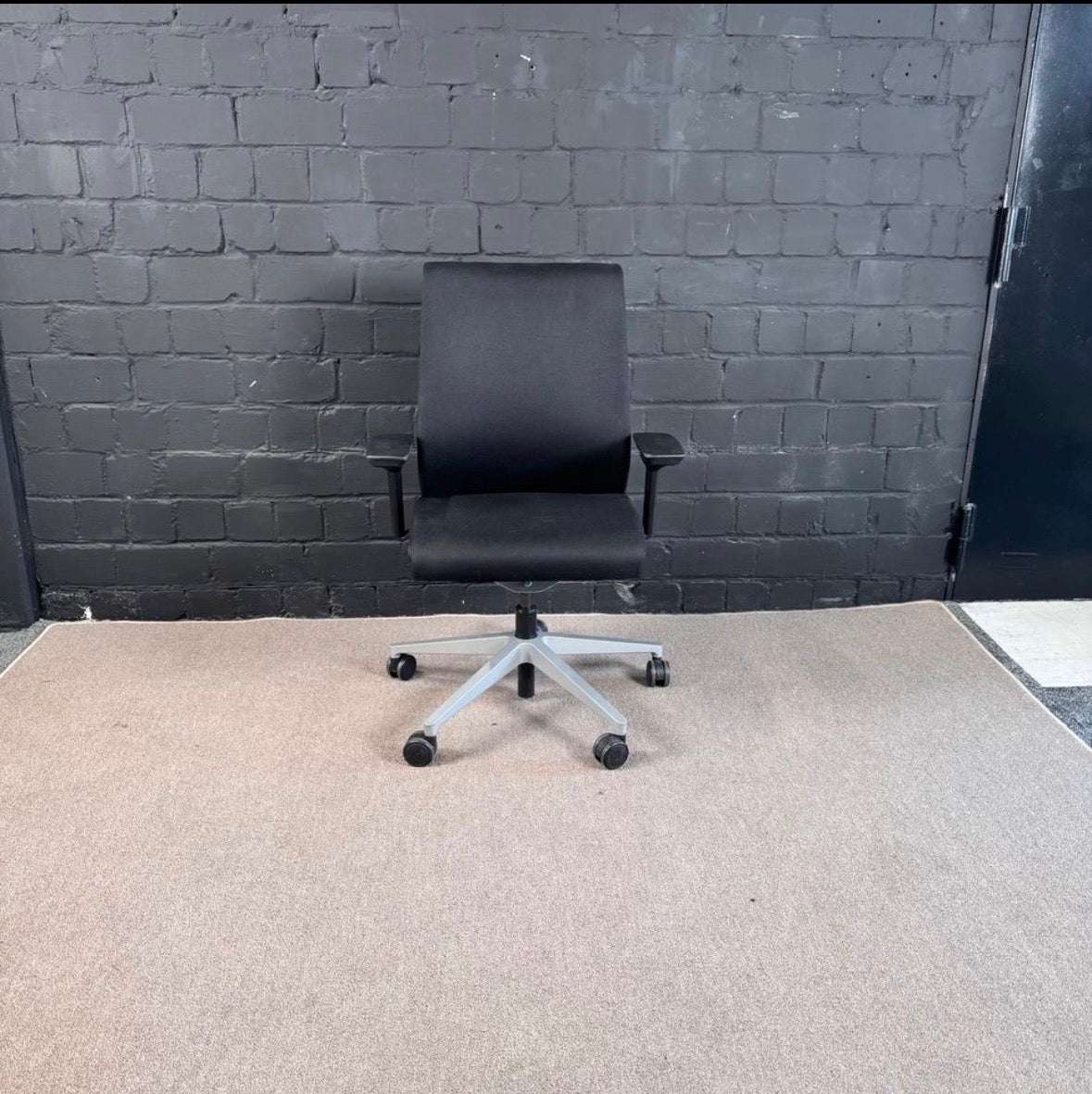 Steelcase Think P465 Work 2 Bürosrehstuhl | 4D Armlehnen | Schwarz