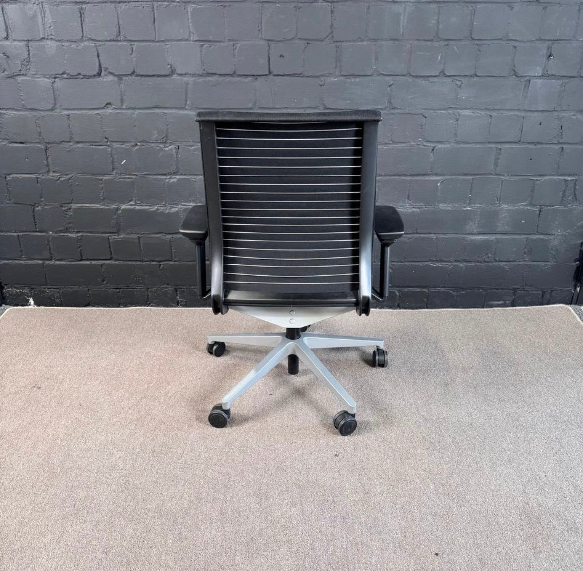 Steelcase Think P465 Work 2 Bürosrehstuhl | 4D Armlehnen | Schwarz