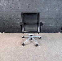 Steelcase Think P465 Work 2 Bürosrehstuhl | 4D Armlehnen | Schwarz