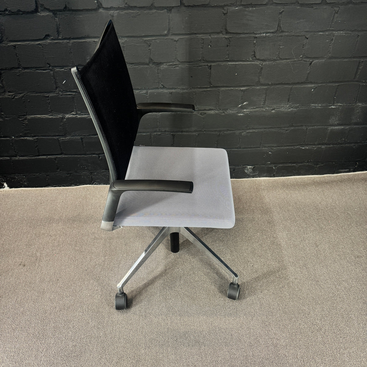 Girsberger Yanos Bürodrehstuhl (Grau / Schwarz / Aluminium)