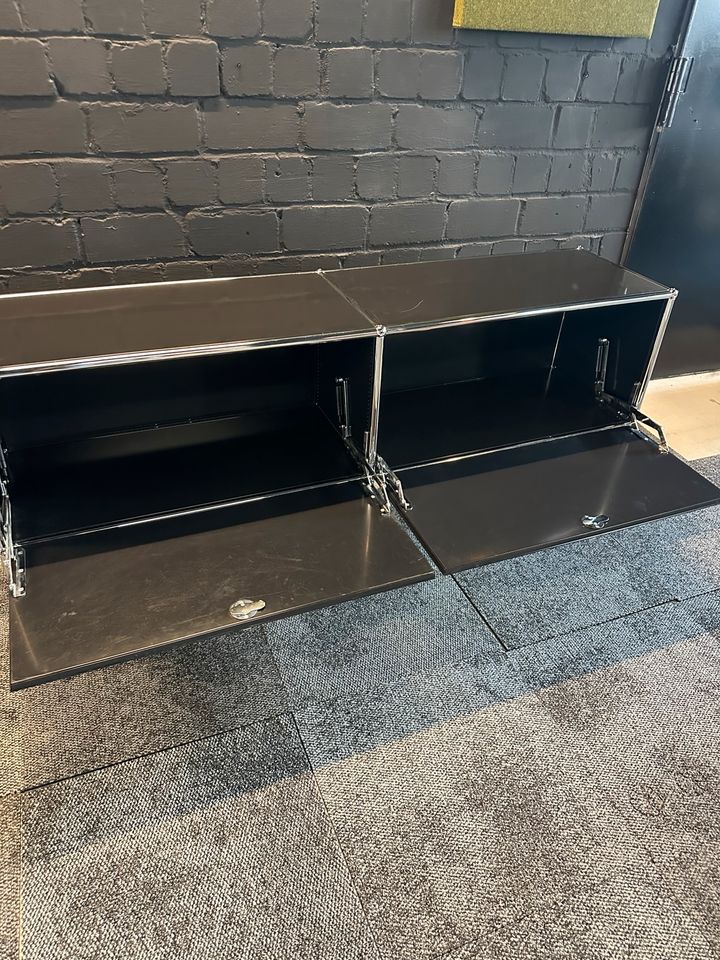 Sideboard Schwarz auf Rollen