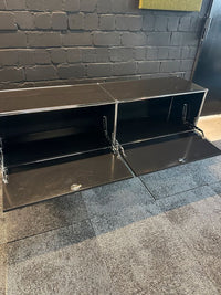 Sideboard Schwarz auf Rollen