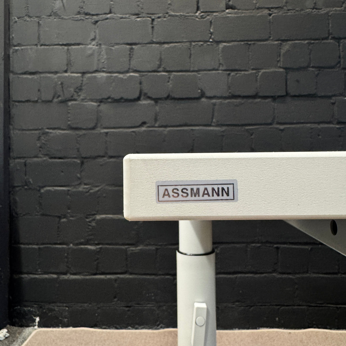 Smart Office Set: Assmann Tisch & Rollcontainer + König + Neurath Stuhl (Lichtgrau)