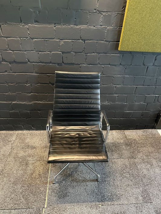Alu Chair EA 112 Leder Schwarz