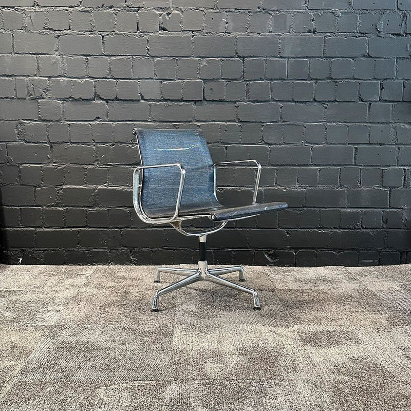 Vitra Alu Chair EA 108 Netz drehbar Bürostuhl