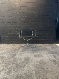Alu Chair EA 108 Netz Schwarz