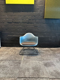 Eames Plastic Armchair LAR
