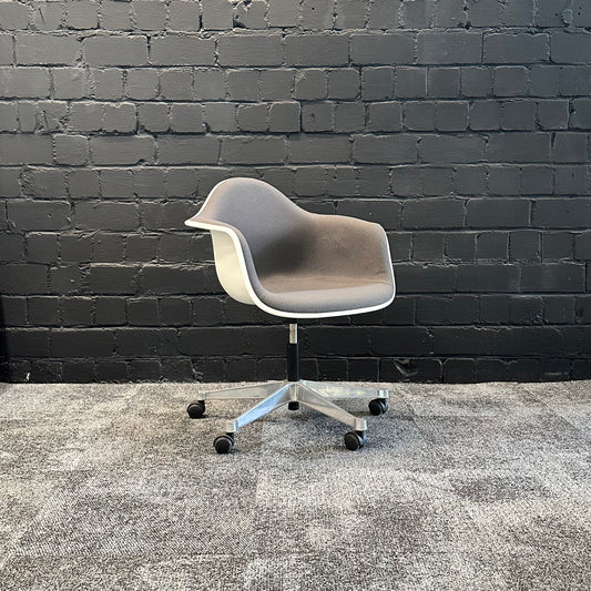 Vitra Eames Plastic Armchair PACC gebraucht