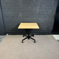 ASSMANN Mobiler Stehtisch – Höhenverstellbar 72–115 cm – Holzoptik – Schwarz – Auf Rollen