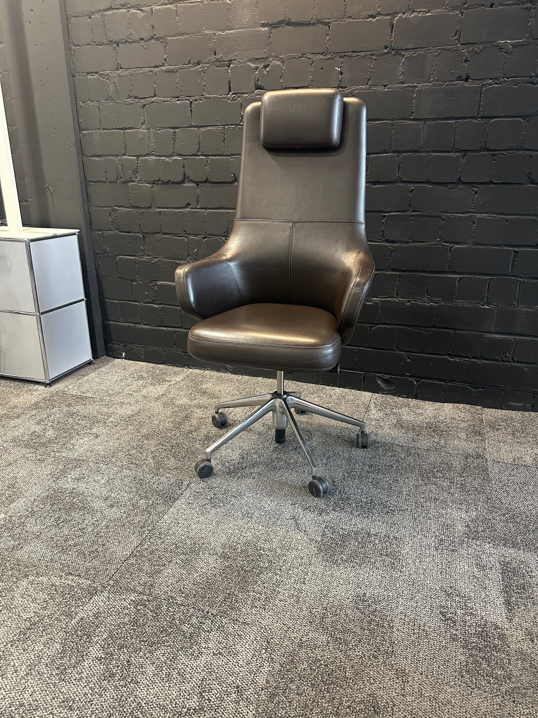 Vitra Grand Executive Highback Bürostuhl braunes Leder gebraucht - Ansicht 8