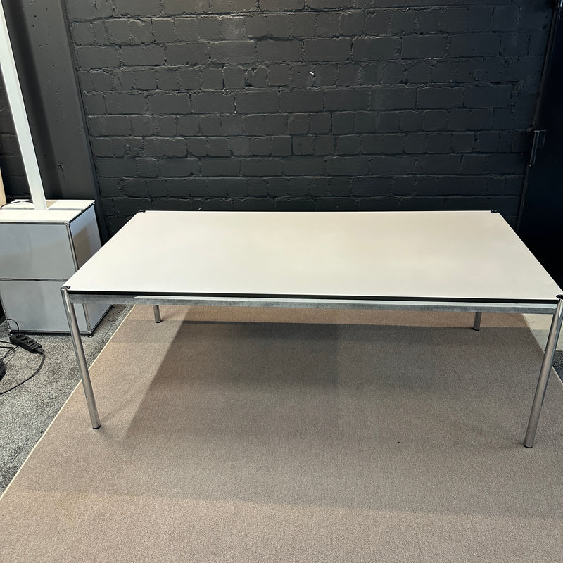 USM Haller Tisch Weiß/Perlgrau, 200 × 100 cm