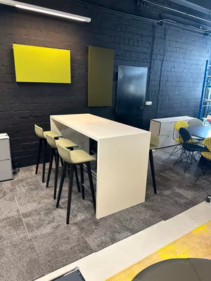 Hochtisch mit Brunner Barhockern gebraucht
