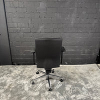 Dauphin ergonomischer Bürodrehstuhl – Schwarz – mit Armlehnen – höhenverstellbar – Aluminium-Fußkreuz