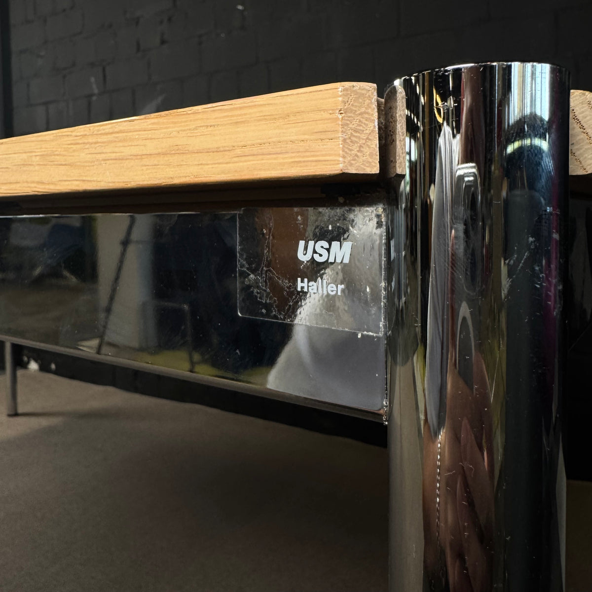 USM Haller Tisch – Klassischer Design-Schreibtisch in Echtholzfurier (Eiche)