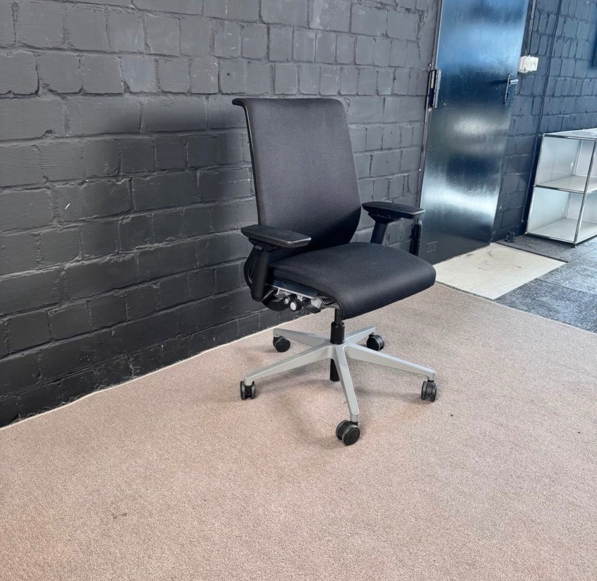 Steelcase Think P465 Work 2 Bürosrehstuhl | 4D Armlehnen | Schwarz