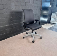 Steelcase Think P465 Work 2 Bürosrehstuhl | 4D Armlehnen | Schwarz