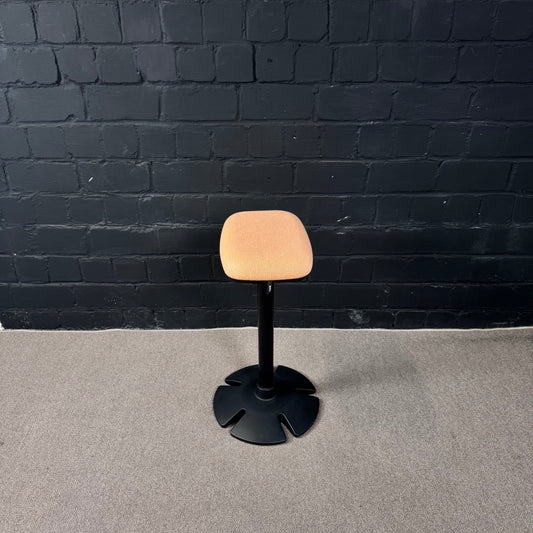 Steelcase B-Free Sit Stehhilfe, höhenverstellbar, Apricot