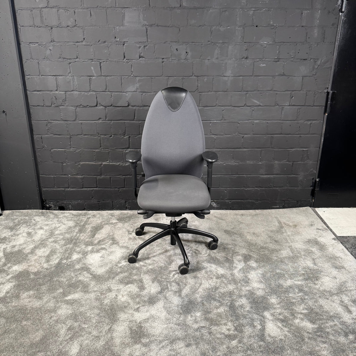 LÖFFLER Ergonomischer Bürodrehstuhl – Grau – Höhenverstellbar – Mit Armlehnen