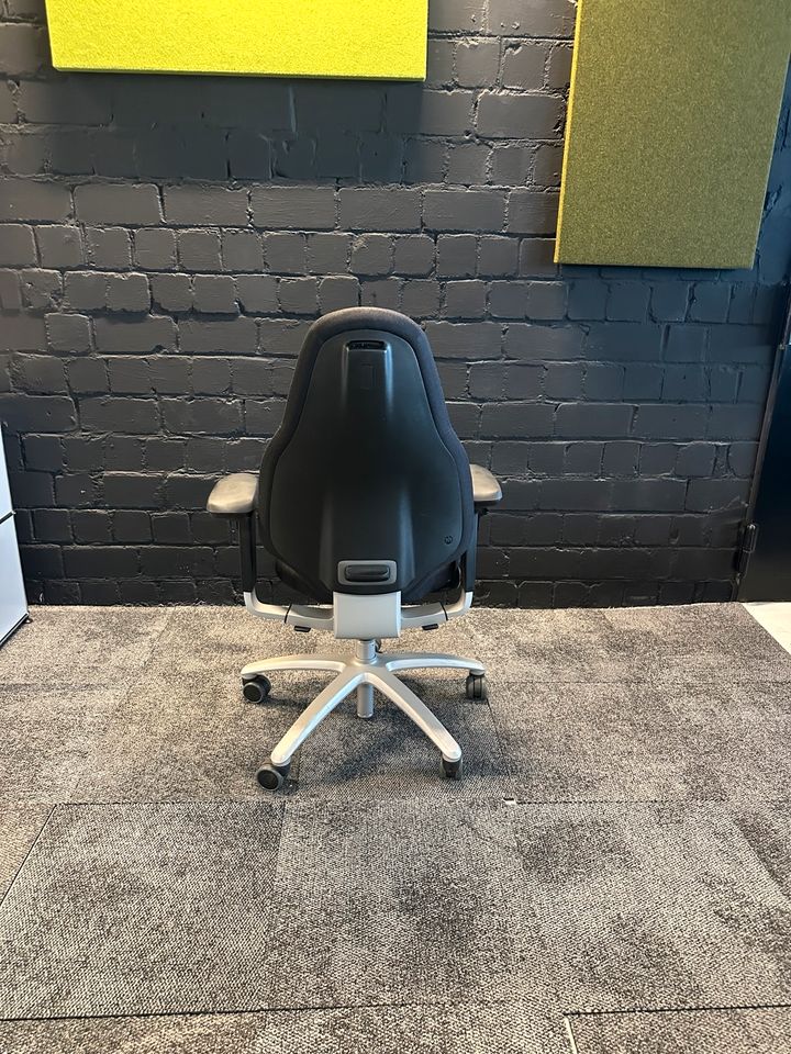 Mereo 220 Silver Bürodrehstuhl