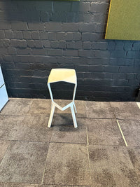 Miura Barhocker Weiß